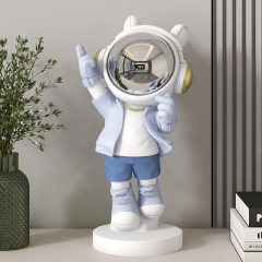 オリジナルの比心宇宙飛行士のデスクトップに電気礼箱を飾っています。