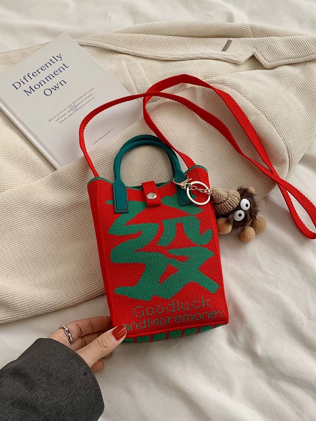 新商品の幸運で金持ちになりました。小銭入れが可愛いです。