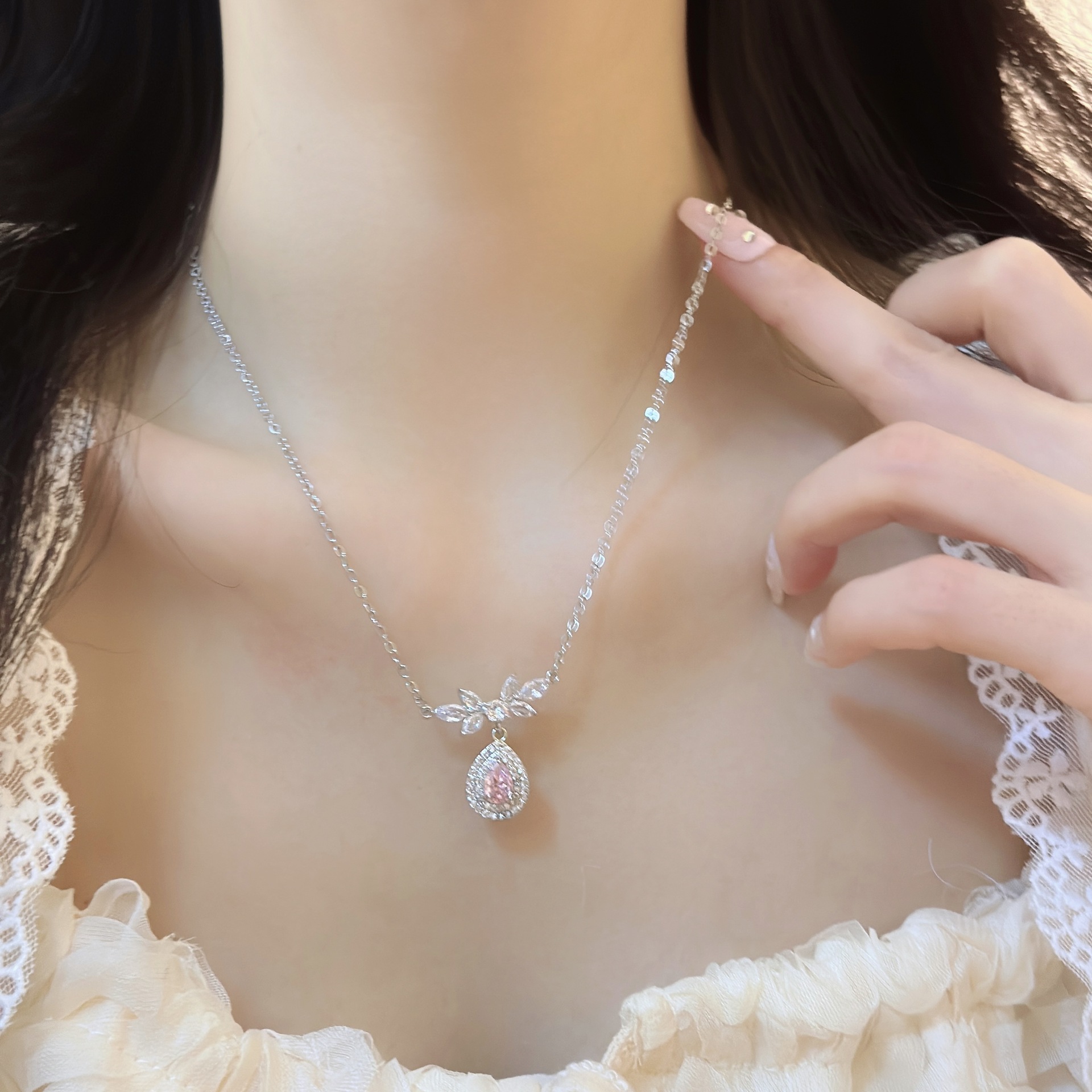 Collier pendentif papillon plaqué or avec zirconia cubique_voghion.com