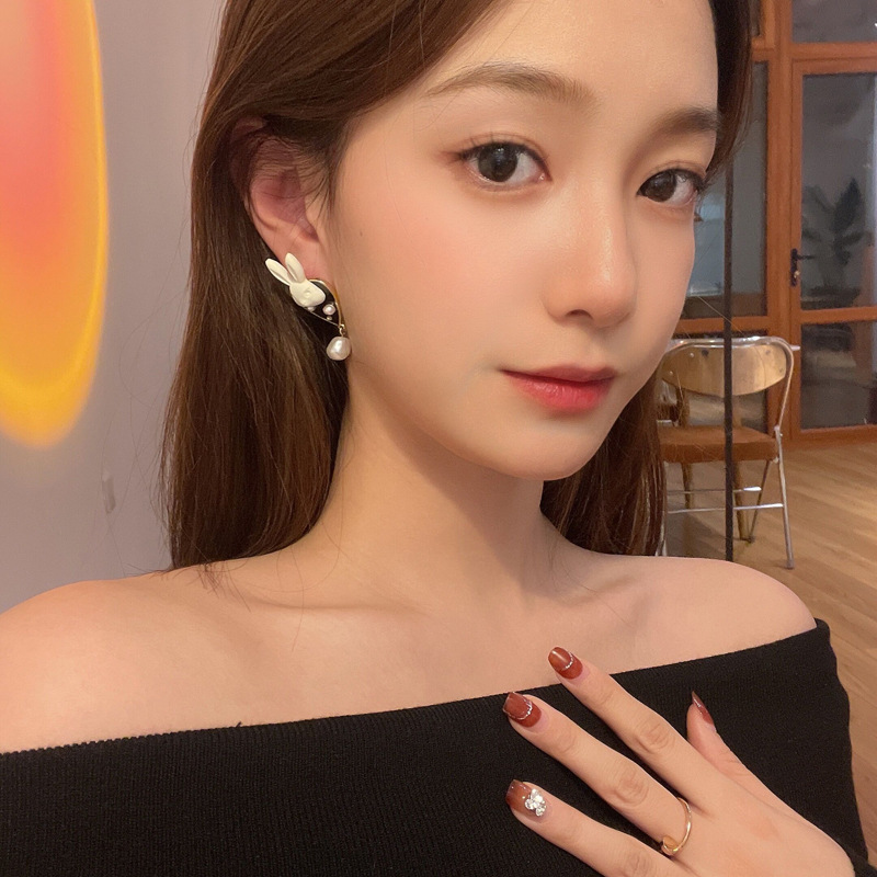 Imitation Pearl Rabbit Fashion Sweet And Cute Fun Oil Drop Earrings display picture 2