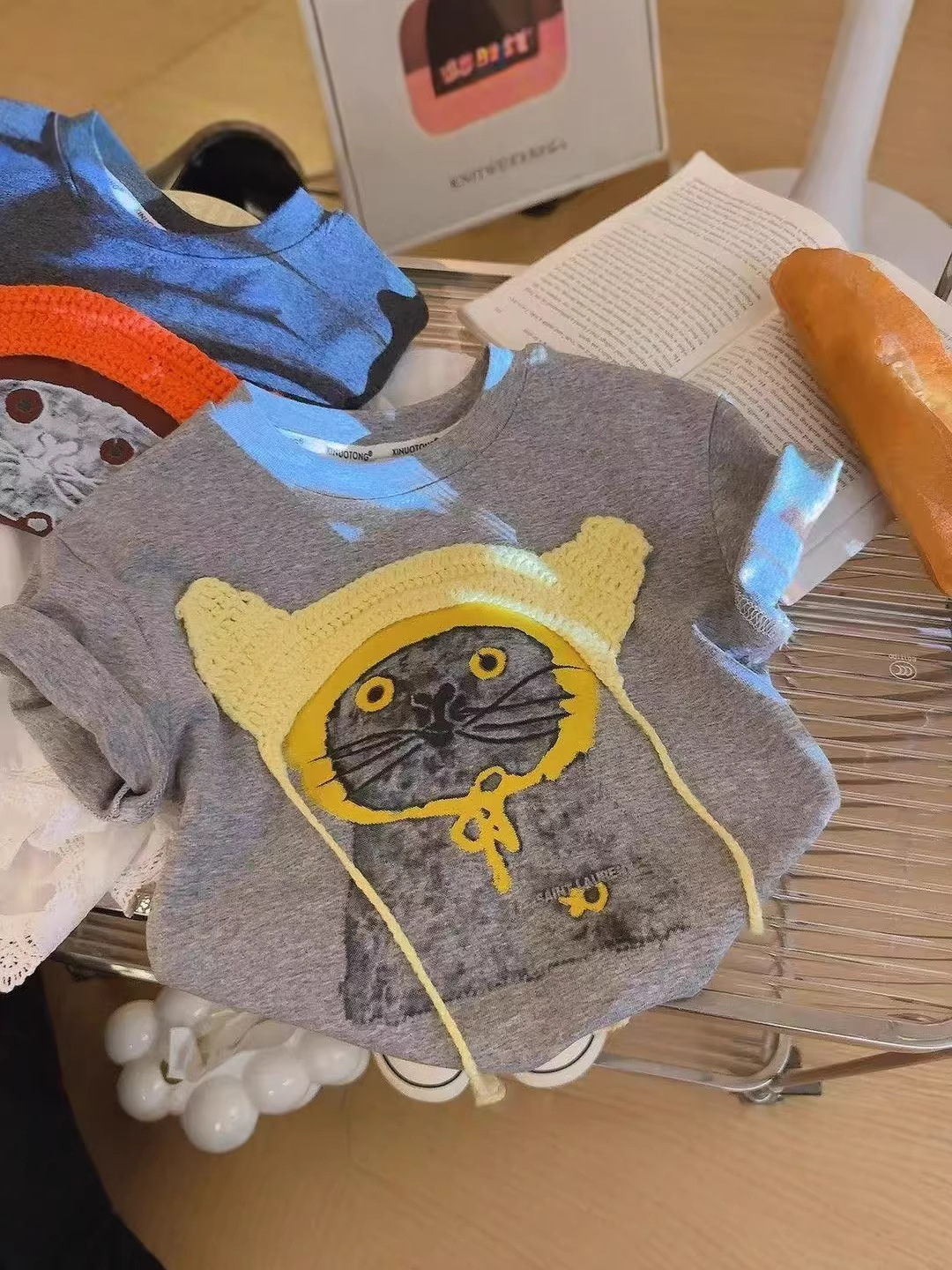 Camiseta infantil de algodón de punto con sombrero parche tridimensional para niños y niñas más ropa infantil para adultos y adolescentes