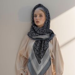 新しいマレーシアインドネシア多用途ラインスクエアスカーフライトカラーフラワープリント直角カーリングバージンバージンスクエアスカーフ