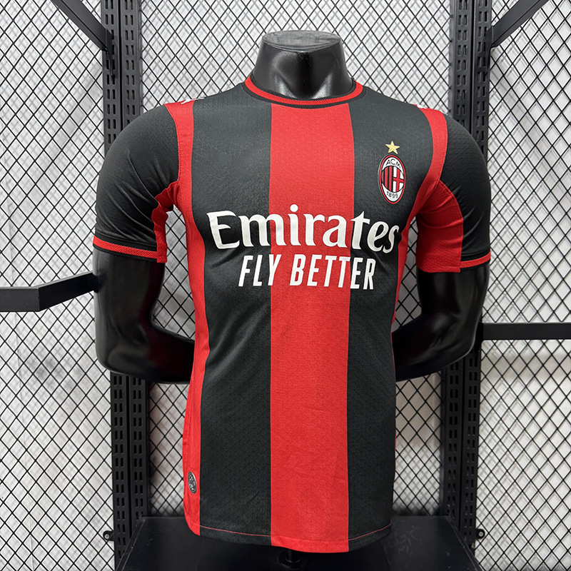 AC Milan 26/27 Ev və Səfər Forması, Leao 10 və Kaká 22