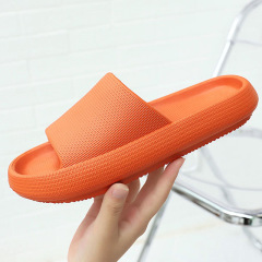 New summer thick-soled slippers for women, indoor and outdoor non-slip couples, home furnishing sandals for men with a sense of stepping on shit