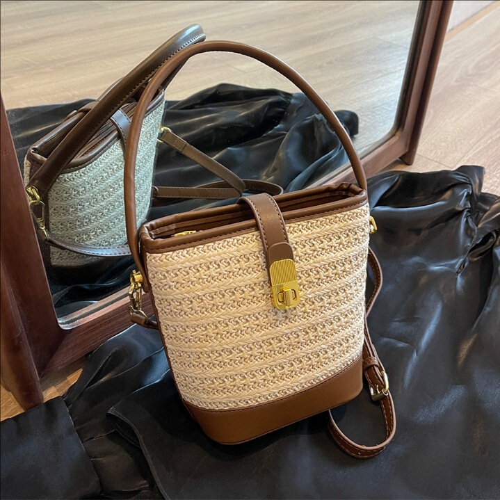 2026 New Handbag Straw Woven Bag Women's Trendy Retro Bucket Bag Versatile Shoulder Crossbody Bag Woven Bag Wholesale