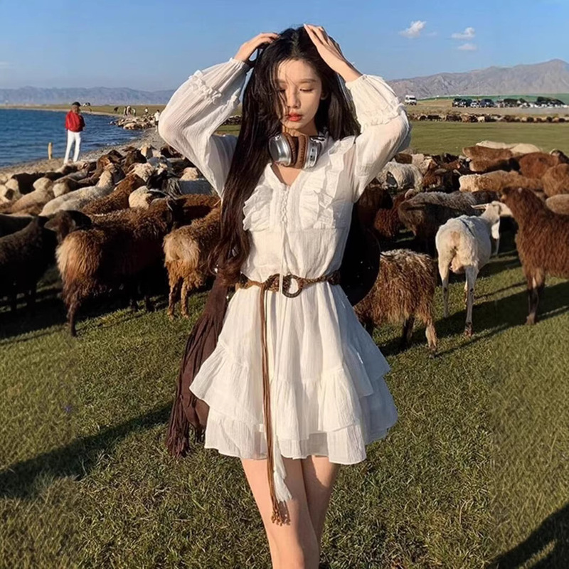 French-Style White Long-Sleeve Dress for Women, Spring 2026 New Model, Petite Size, Suitable for Travel to Northwest China and Xinjiang, Short Dress