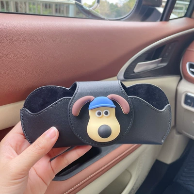 Car sun visor sunglasses Car Glasses Clip/Bill Clip - blue-hat-handdog-black-glasses-case