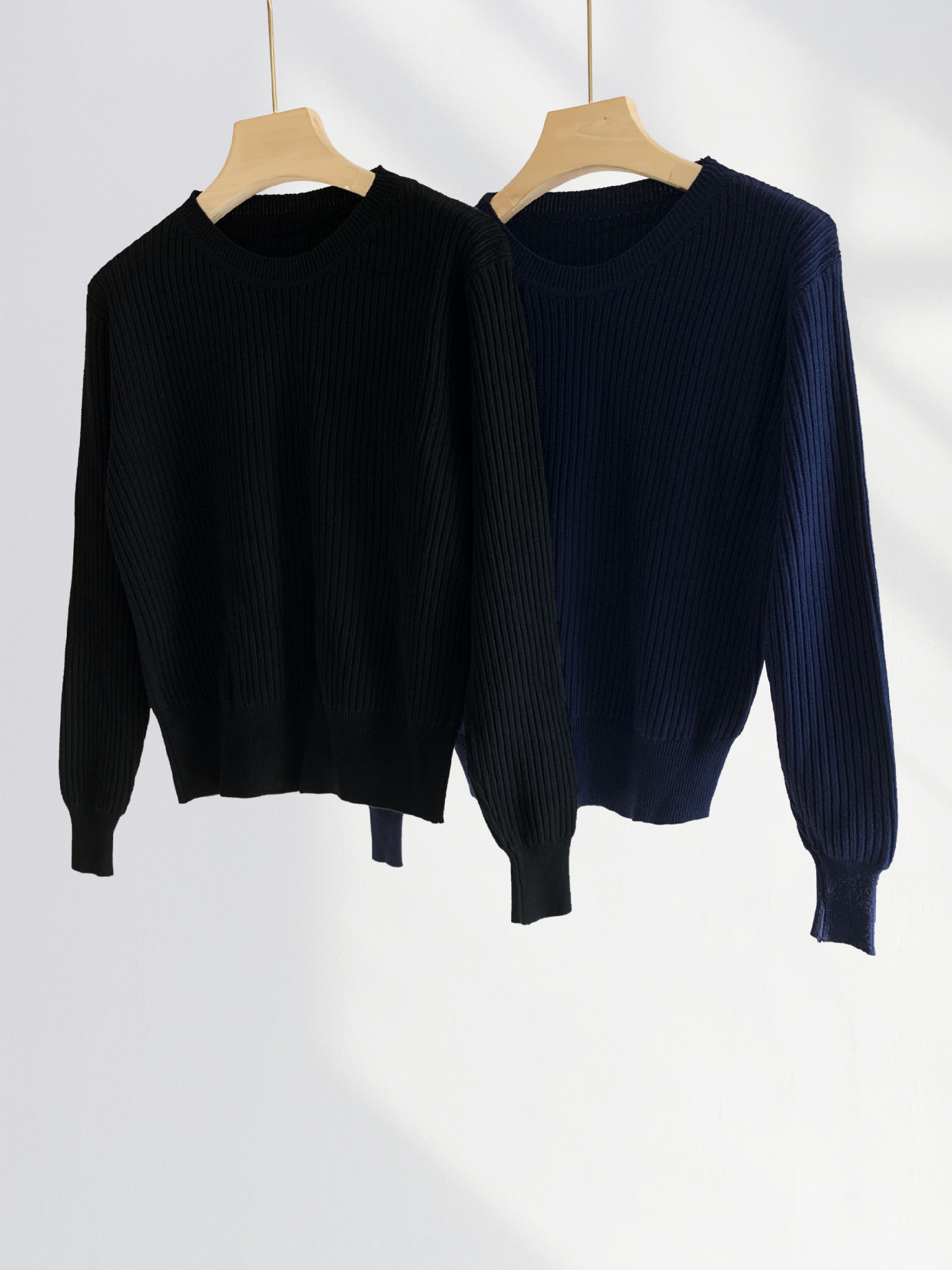 Classic retro knitted sweater with a round collar