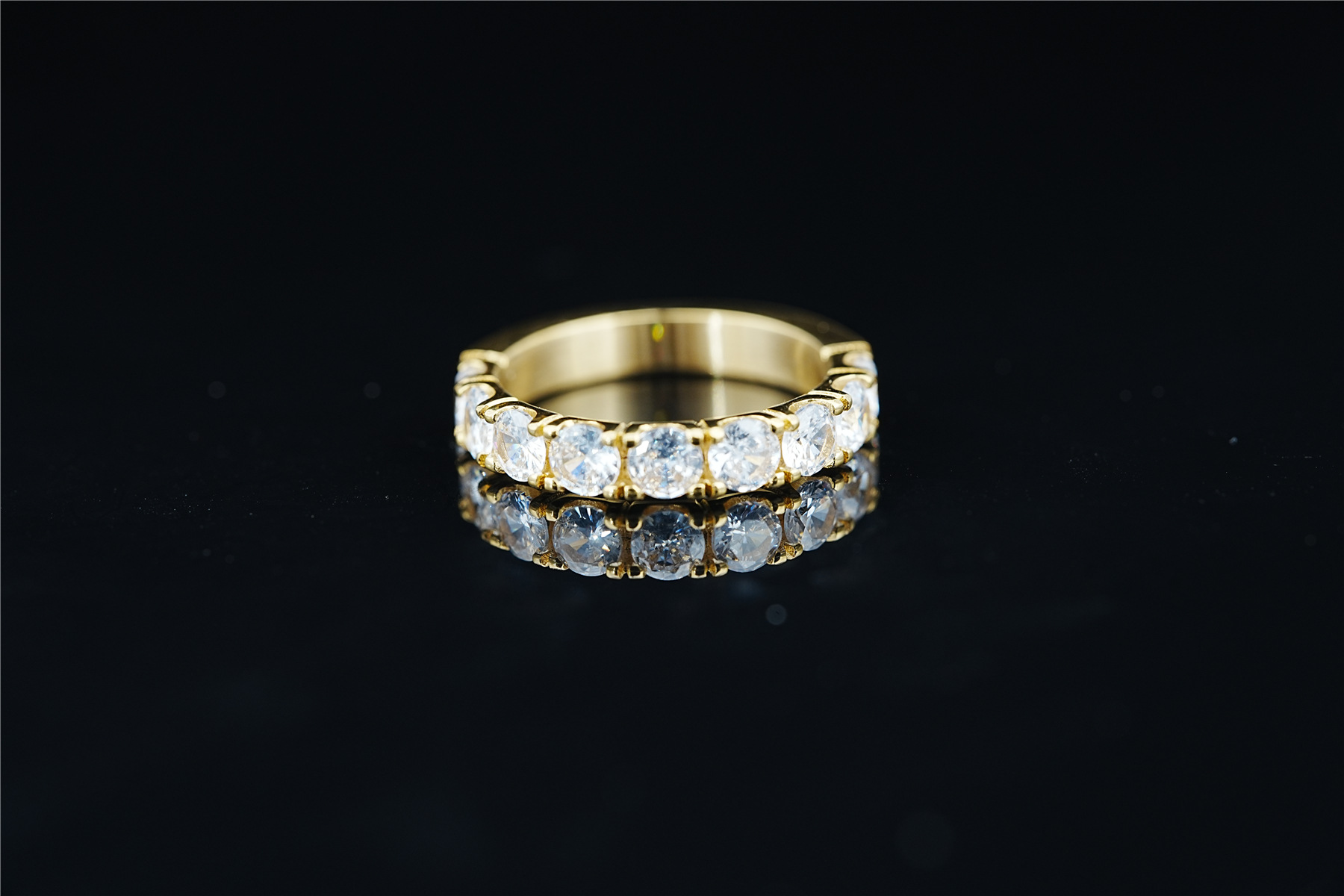 Style Simple Brillant Rond Acier Au Titane Incruster Zircon Anneaux display picture 4