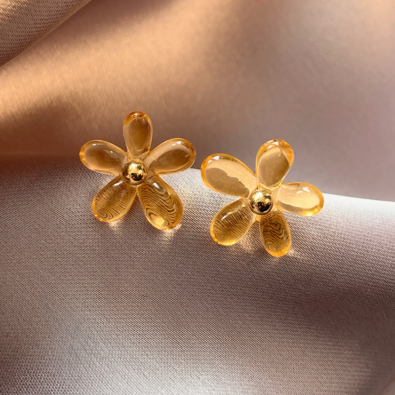 Oversized Sculptural Clear Acrylic Clip-on Earrings Modern Design_voghion.com