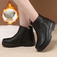 冬季雪地棉鞋女加绒加厚短靴中老年人皮鞋防滑软平底妈妈棉靴子女