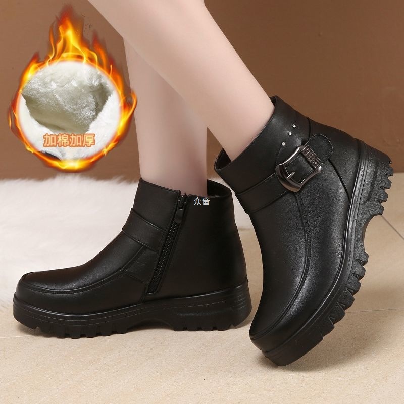 冬季雪地棉鞋女加绒加厚短靴中老年人皮鞋防滑软平底妈妈棉靴子女