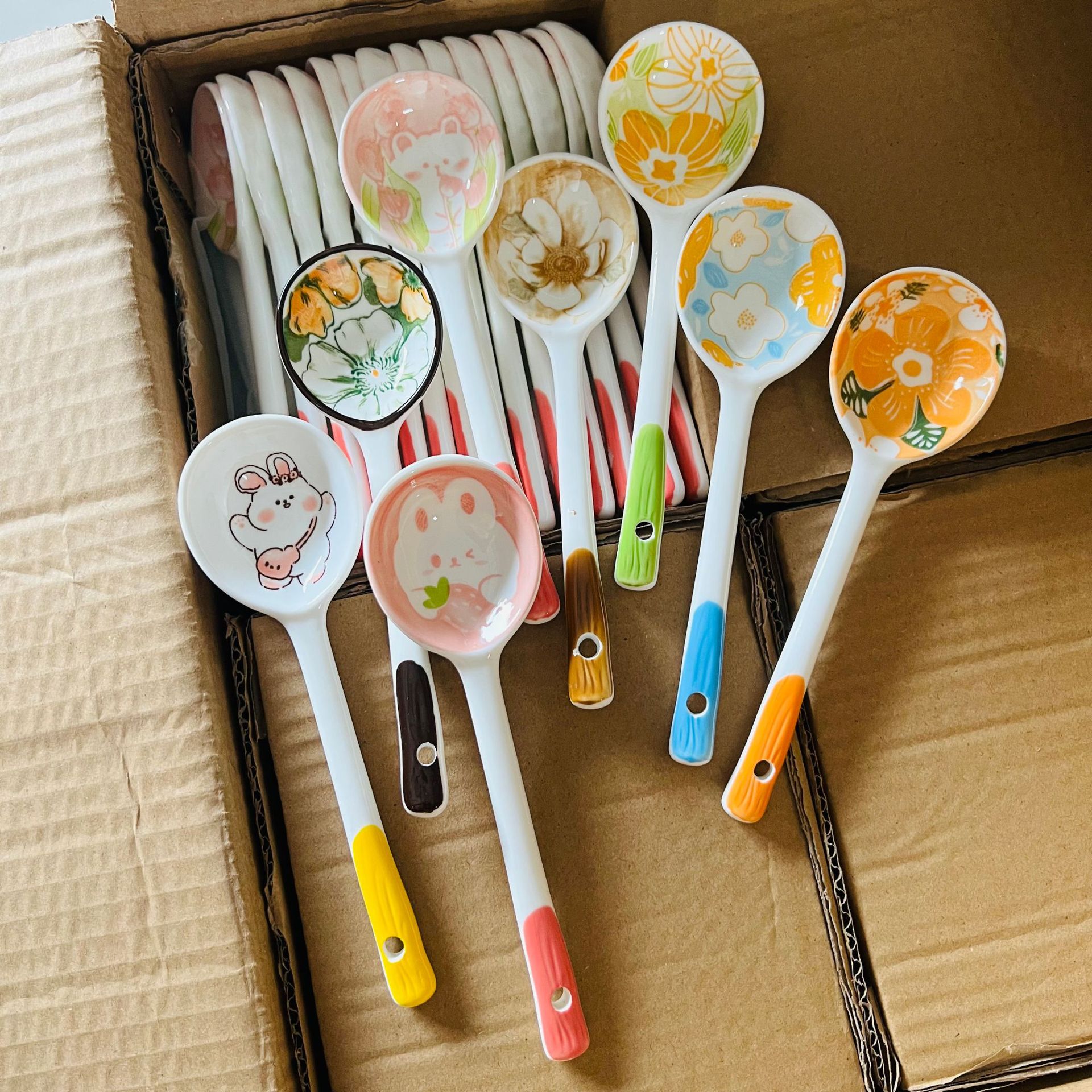 批发长柄釉下彩满花勺可爱花朵陶瓷汤勺调羹高颜值家用吃饭汤小勺