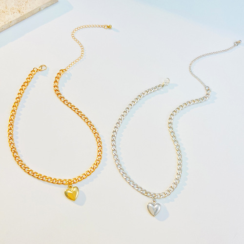 Fashionable and Simple Heart Necklace with Trendy Cute Peach Heart Pendant and Clasp Chain