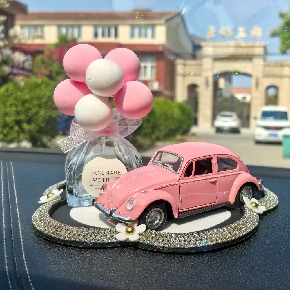 Adorno de automóviles encantador perfumes clásicos de automóviles con diamantes, consola central, decoración interior de pequeños globos frescos