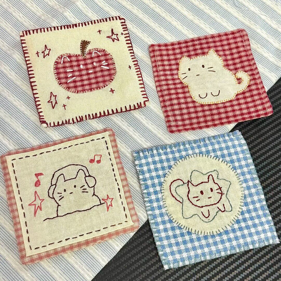 Japanese-style cute embroidered cat fabric coasters for desktop decoration, heat-resistant, non-slip, and absorbent cup mat decorations