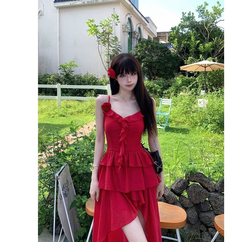 法式气质红色不规则吊带连衣裙女夏季新款辣妹气质度假风海边长裙|undefined
