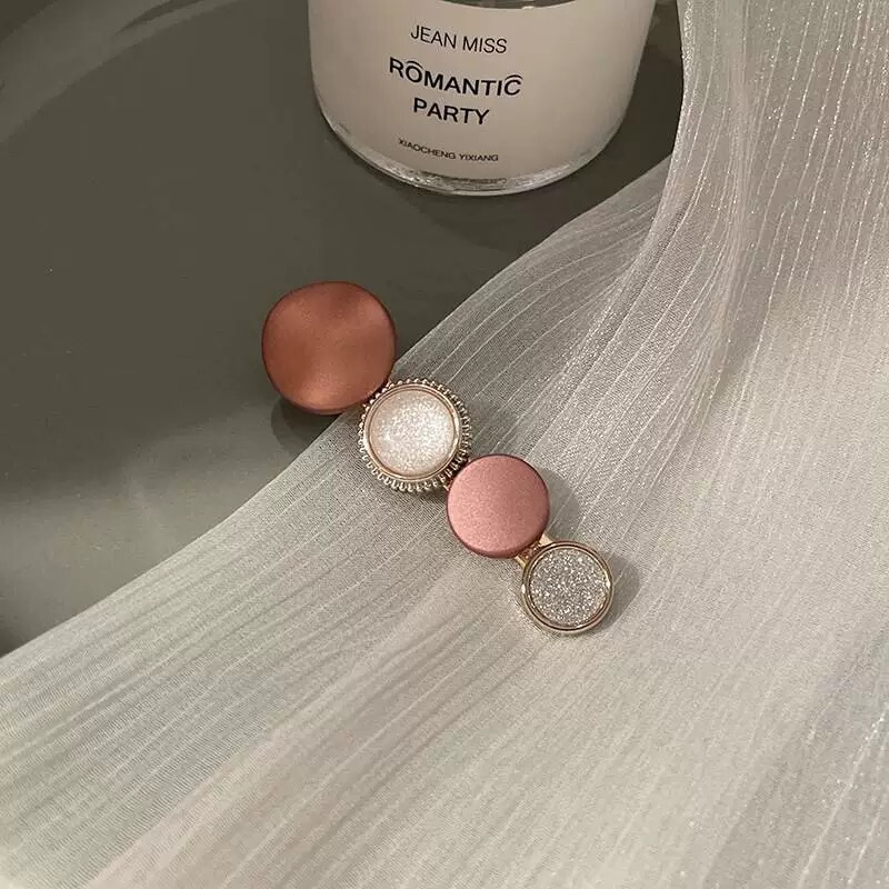 【小口卸売り】ヘアピンのサイドに前髪を挟みます。|undefined