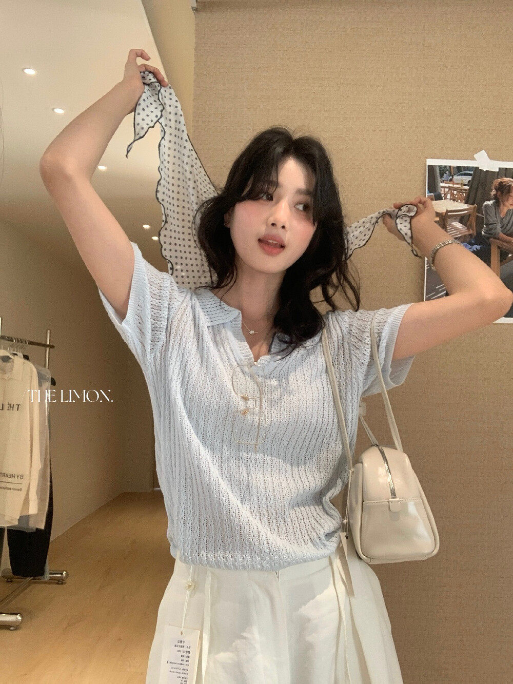 Áo thun nữ cổ polo phối ren họa tiết thắt nút tay ngắn — Đỏ thẫm, màu đen, trắng ngà, xanh nhạt chi tiết 6