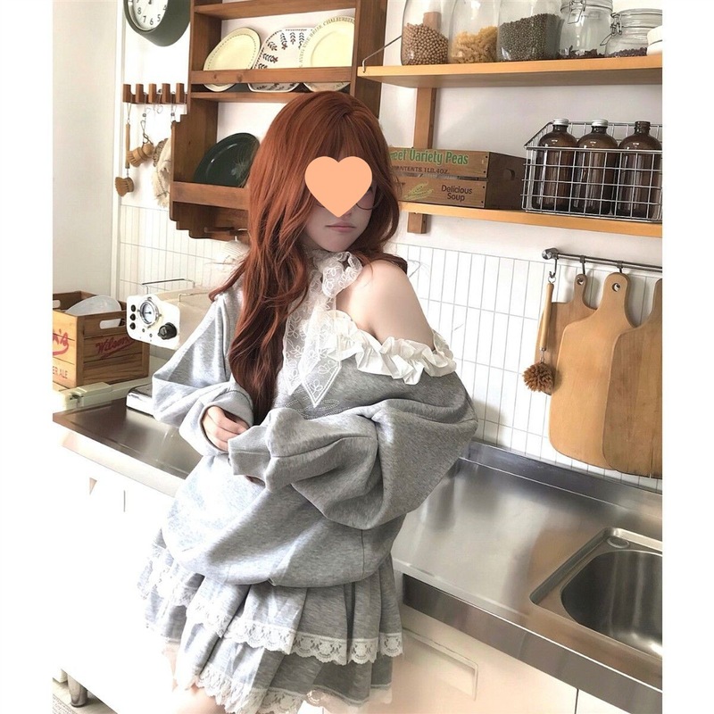设计感蕾丝花边甜美露肩卫衣女春秋新款宽松慵懒灰色长袖斜肩上衣|undefined