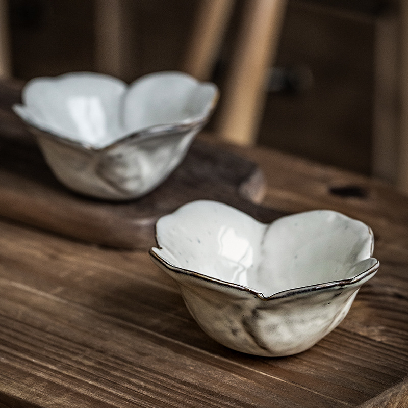 Pétalos retro Plato de sabor de cerámica de 3,5 pulgadas Plato de vinagre de condimento de olla caliente Plato de inmersión Plato pequeño japonés Exportación transfronteriza