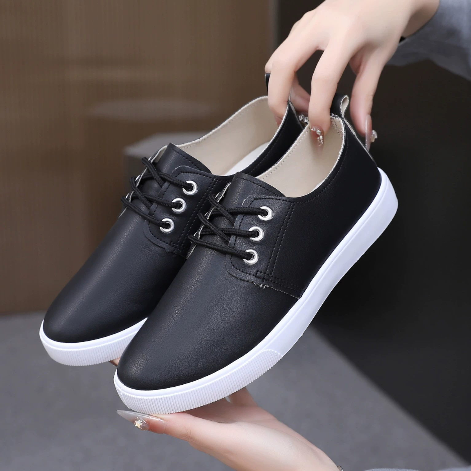 Женская кожа полностью черная рабочая обувь плоский каблук плоский дном, дикая универсальная обувь мягкая подошва повседневная обувь трансграничный большой размер женская обувь