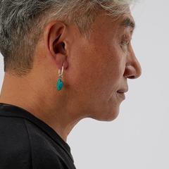 片方の耳がチベット族の人の心の措置の石蔵のオリジナルの耳飾りの魂をかばって一つのペアのオリジナルのデザインに入ります。