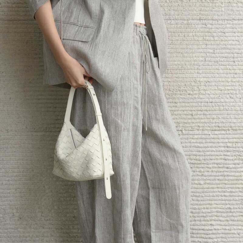 First-Layer Sheepskin Woven Lunchbox Bag, High-End Niche Underarm Bag, Commuting Casual Korean-Style Crossbody Bag, Genuine Leather First-Layer Sheepskin Woven Lunchbox Bag, High-End Niche Underarm Bag, Commuting Casual Korean-Style Crossbody Bag, Genuine Leather