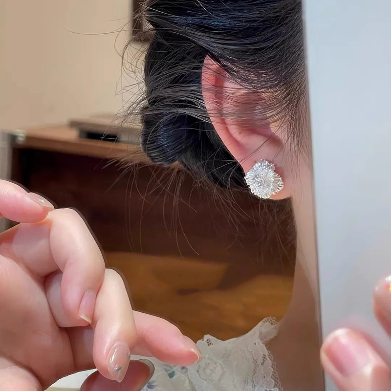 简约复古轻奢高级感金属锆石耳钉气质小众设计感精致潮流百搭耳饰|undefined