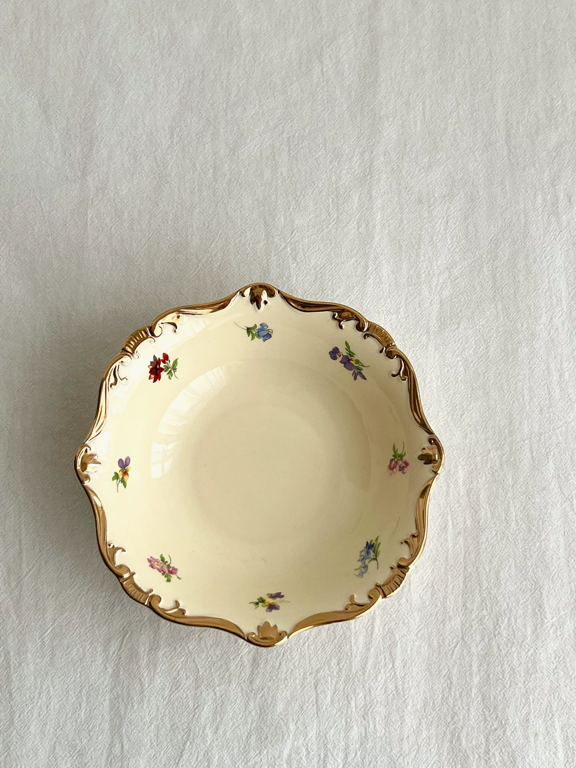 Luxury Pure Handmade Rice-Yellow Ceramic Plate with Gold Flower Trim, Double-Ear Handles, Heavyweight