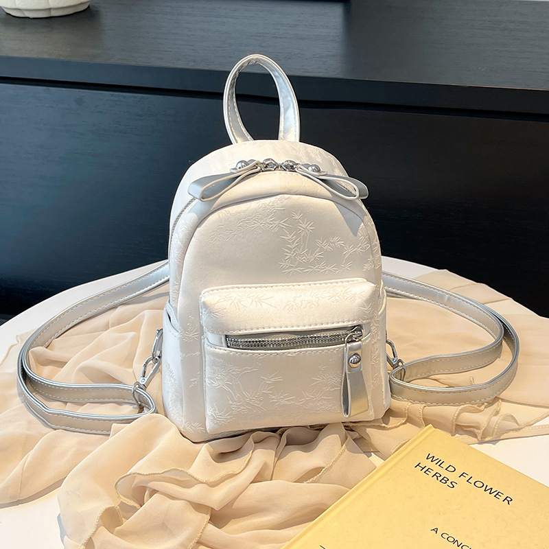 Mochila de chicas de moda de este año 2024 nuevo estilo de verano mochila de textura de moda universal viaje de viaje