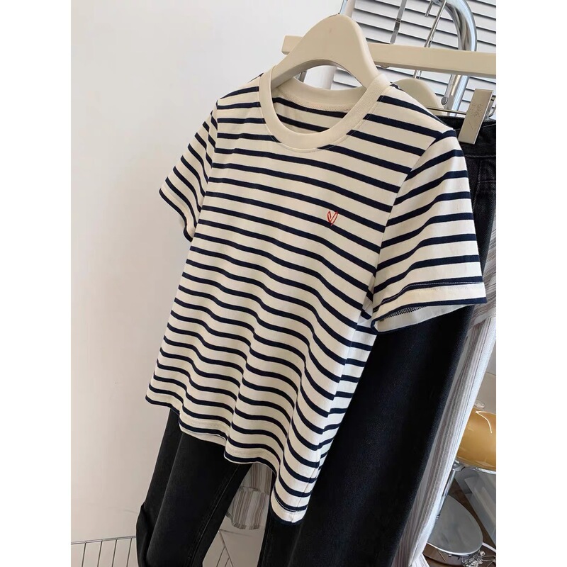 ストライプ半袖 Tシャツ女性の夏ルーズ 2025 新しいトップドーパミン着用気質イントレンドドロップシッピング|undefined