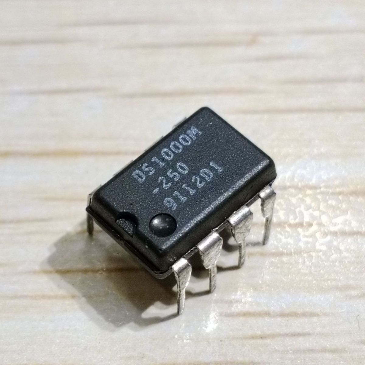 DS1000M-250 集成电路IC芯片电子元器件集成块直插DIP8