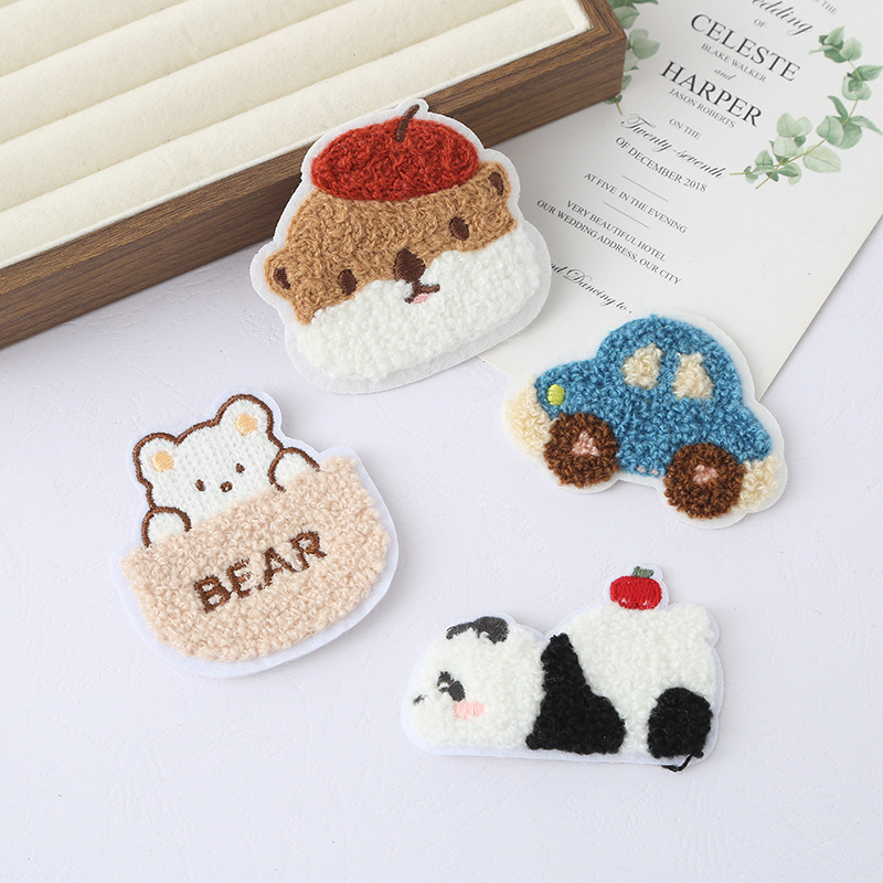 漫画のクマの刺繍布ステッカー、ベビー服と子供服のアクセサリー、衣類、靴、帽子、アクセサリー、ロゴ刺繍ステッカー、粘着パッチステッカー|undefined