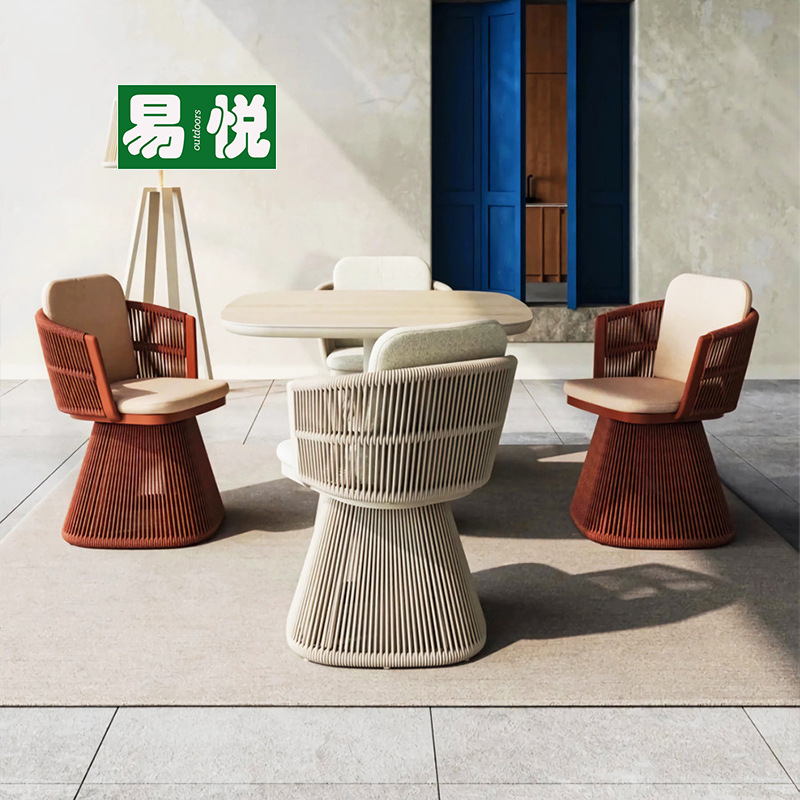 Mesa y silla al aire libre de caña de tres piezas combinación impermeable creativa villa cuadrada al aire libre balcón silla giratoria de ocio