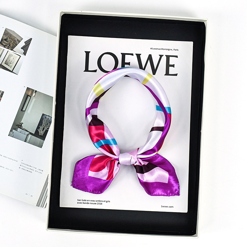 Alta sensación de primavera impresa pañuelo 50 color cuello de cor corta pañuelo cuadrado de color flor francesa retró pañuelo de seda damas