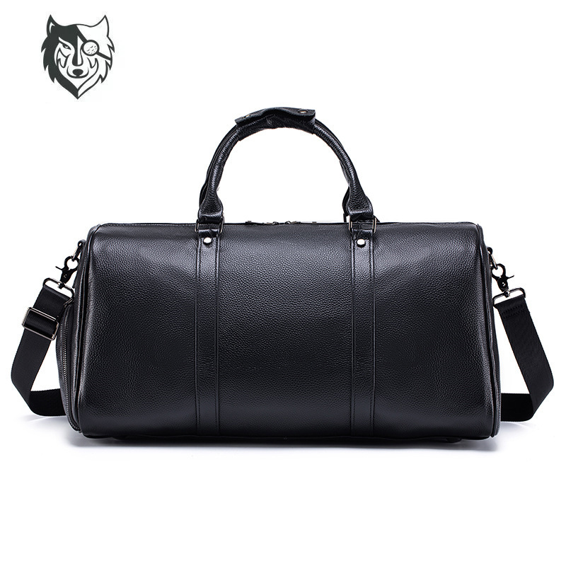 Leather capacious travel bag for traveling
