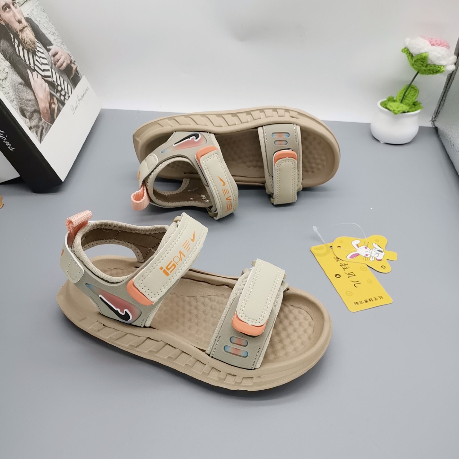 Sandalias de verano para niños, tallas 32-37, nuevo modelo, zapatos de suela ligera para niños, sandalias de playa con hebilla para actividades infantiles.