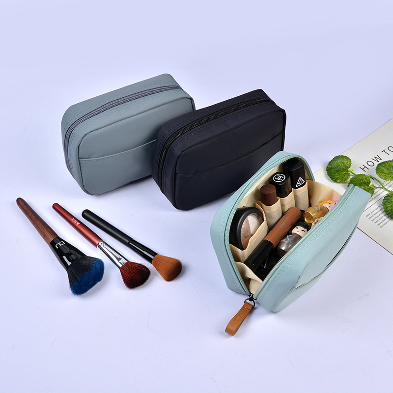 Portable lipstick pouch, multi-functional toiletry bag, large capacity, stylish makeup bag, beauty organizer.