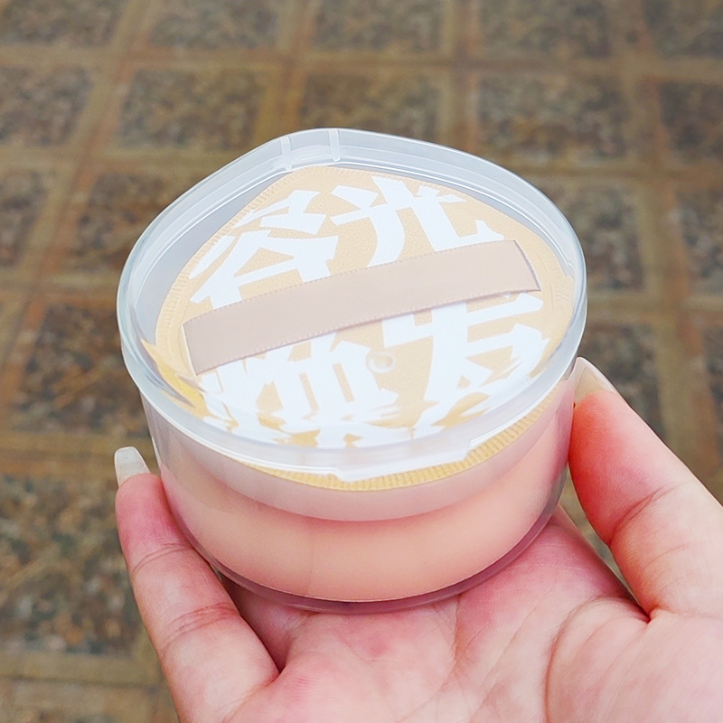 100分パフの木の大きいサイズのマシュマロのパフの空気感の乾湿の両用の粉の底液はエアクッションのパフを使います。|undefined