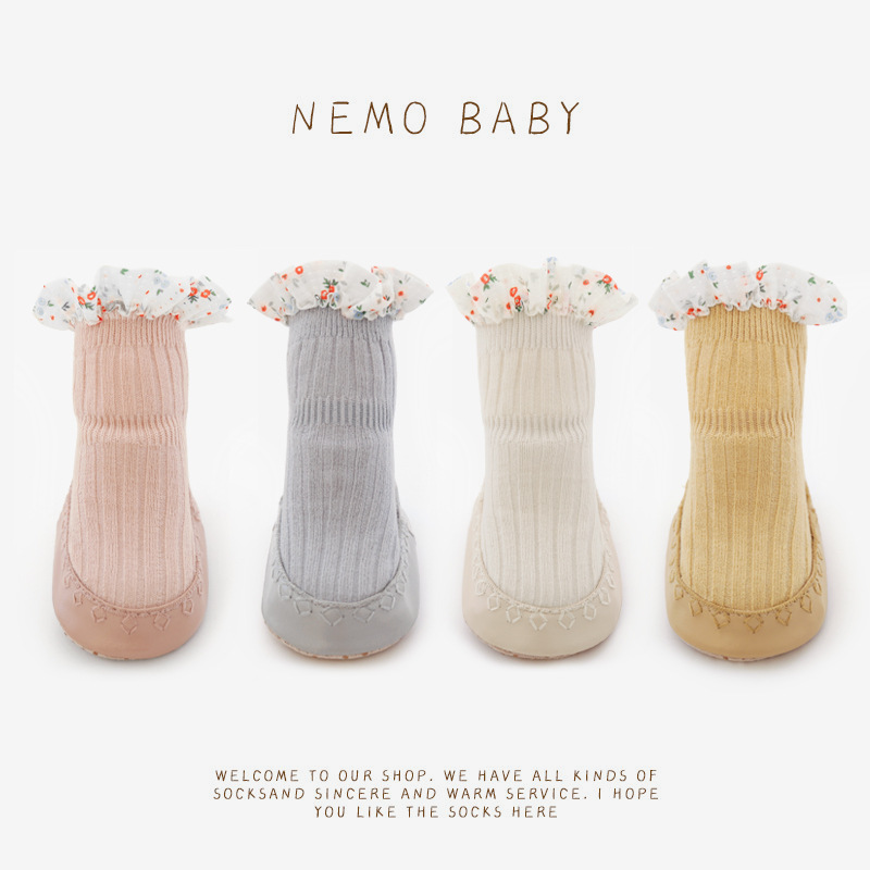 Zapatos de piso de bebé y calcetines 2023 primavera nueva Corea del Sur lindo encaje suela de cuero Zapatos Bebé princesa niño calcetines Zapatos