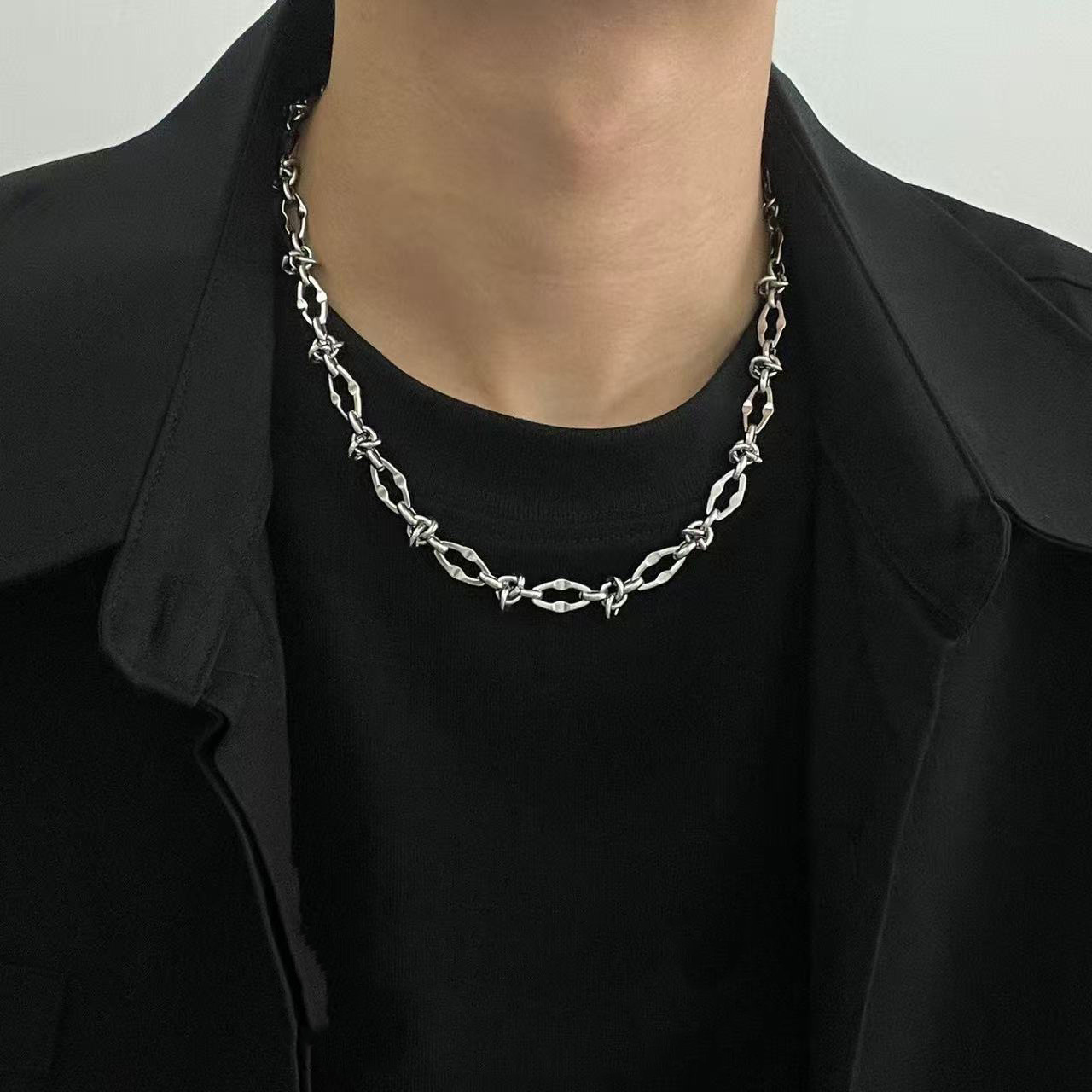 Hip-Hop Personality Titanium Steel Non-Fading Thorn Knotted Necklace Men's Lip Chain Trendy Niche High-End Jewelry Sweater Chain