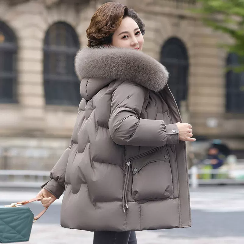 Зимний пуховик мамы