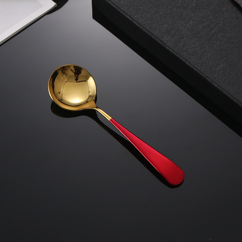 Internet celebridad cuchara-oro rojo