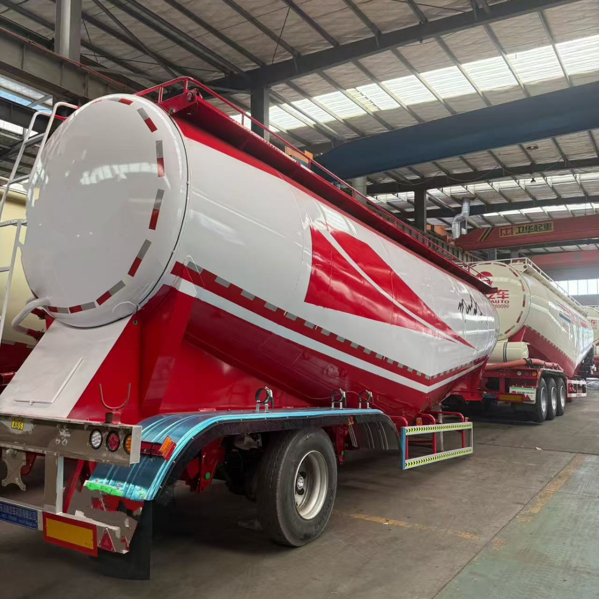 Factory Direct Supply of Bulk Cement Transport Tank Truck 45 Cubic Tank Semi-Trailer Powder Particle Transport Tank Can Be Cross-Border