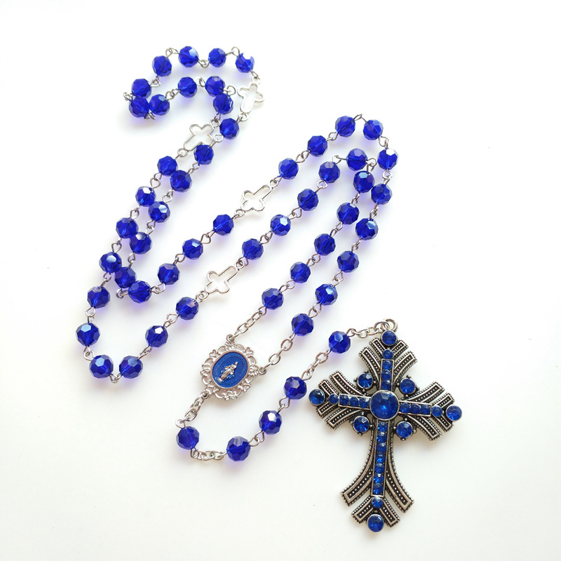 Collana con pendente a croce gotica blu vintage da donna_voghion.com