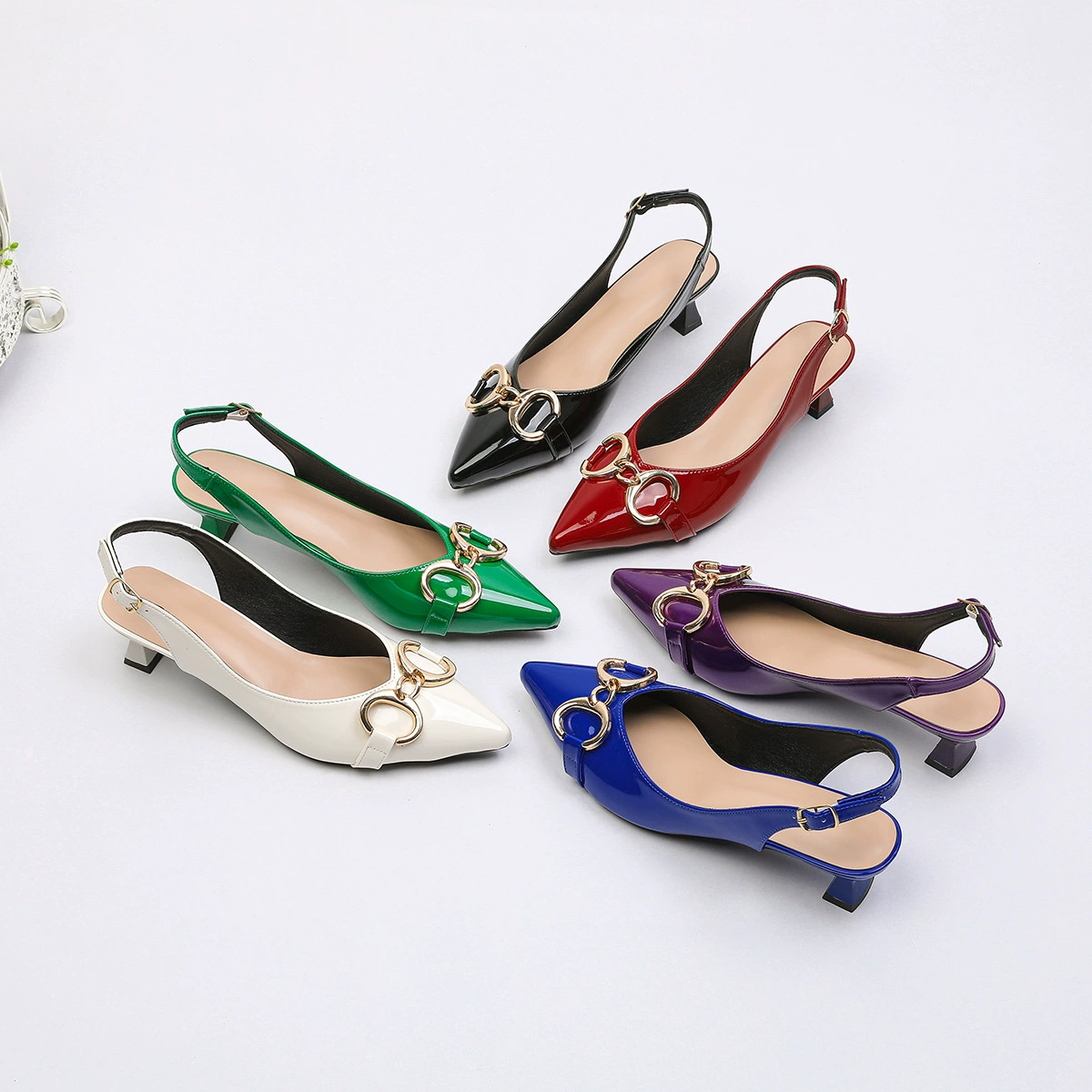 Летние новые стильные туфли Baotou с открытой спиной для женщин, модные туфли на высоком каблуке с цепочкой и пряжкой, модные женские сандалии во французском стиле ретро