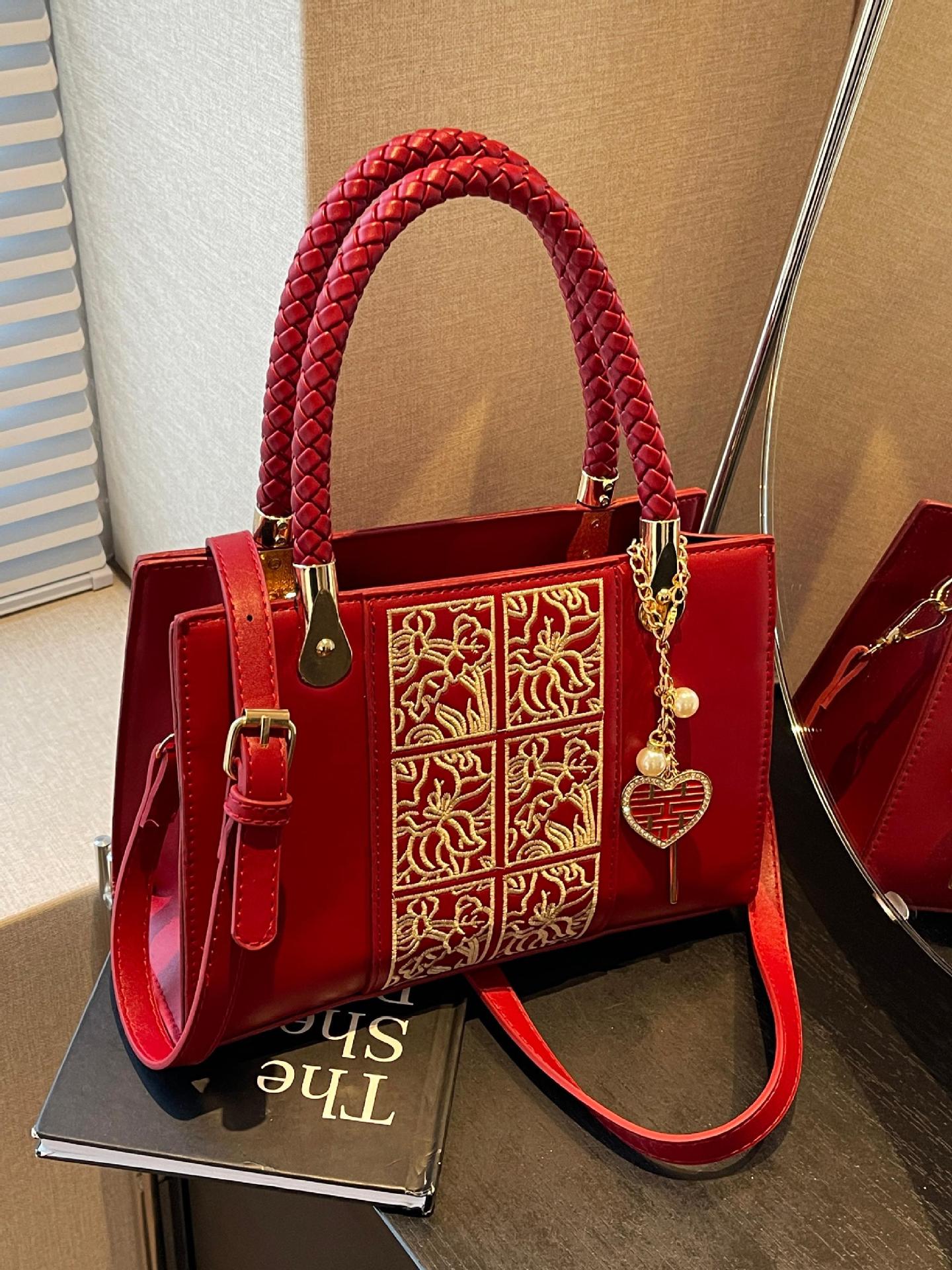 Bolso de boda rojo para mujer 2025 nuevo bolso de novia bordado a mano bolso de mensajero de un solo hombro de textura de alta calidad