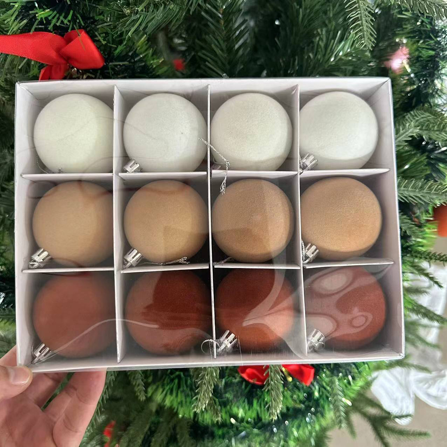 Bolas de Navidad 12 / pcs. color café blanco.