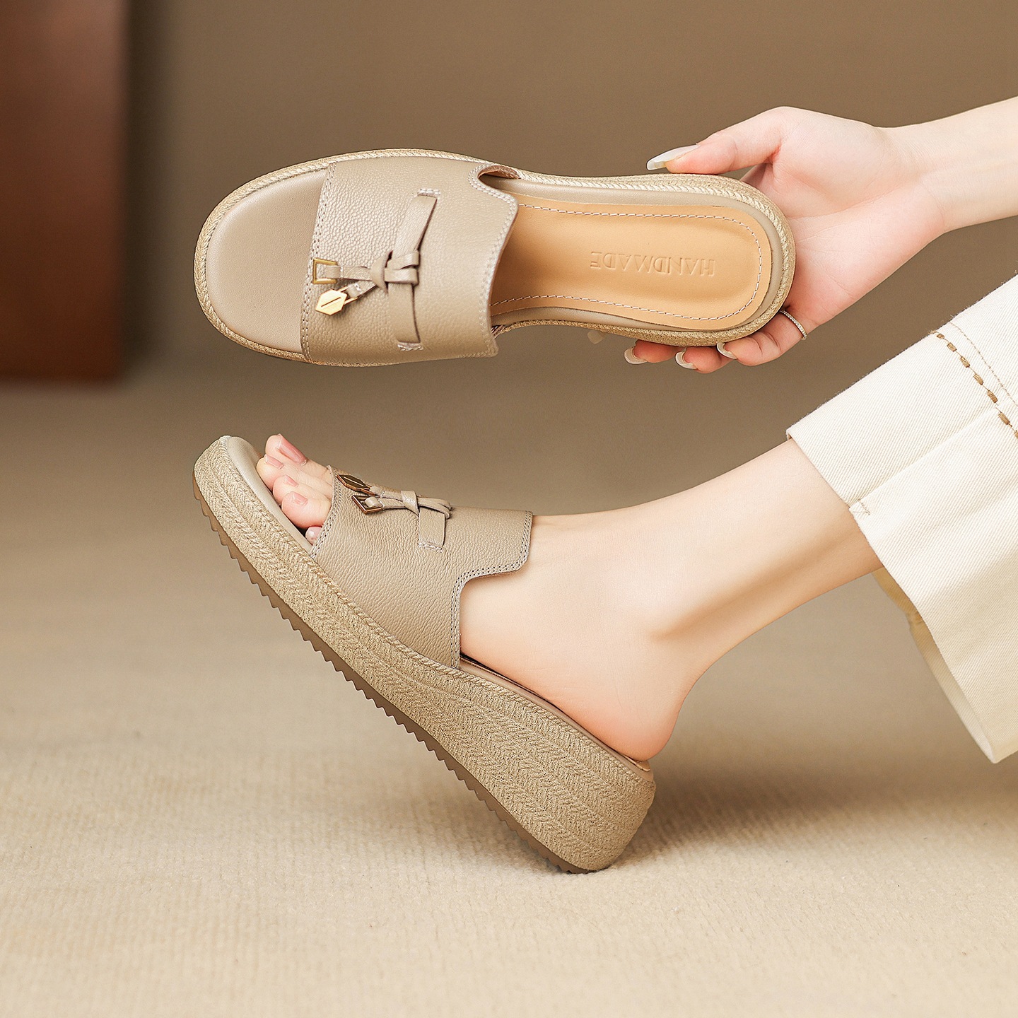 Dép sandal nữ xỏ ngón đế bệt da dê đế dày mùa hè — màu trắng ngà